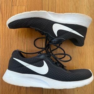 Nike Women’s Tanjun Sneakers - Black size 8.5